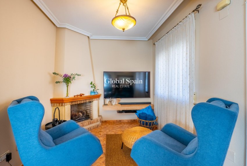 Resale - HOUSE -
ORIHUELA COSTA - La Regia