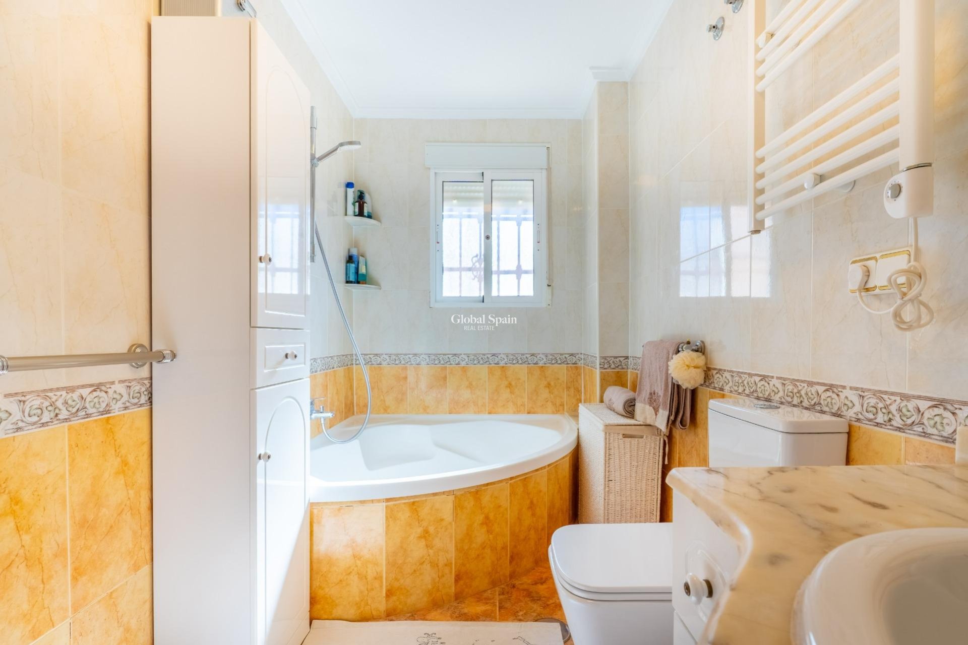 Resale - HOUSE -
ORIHUELA COSTA - La Regia