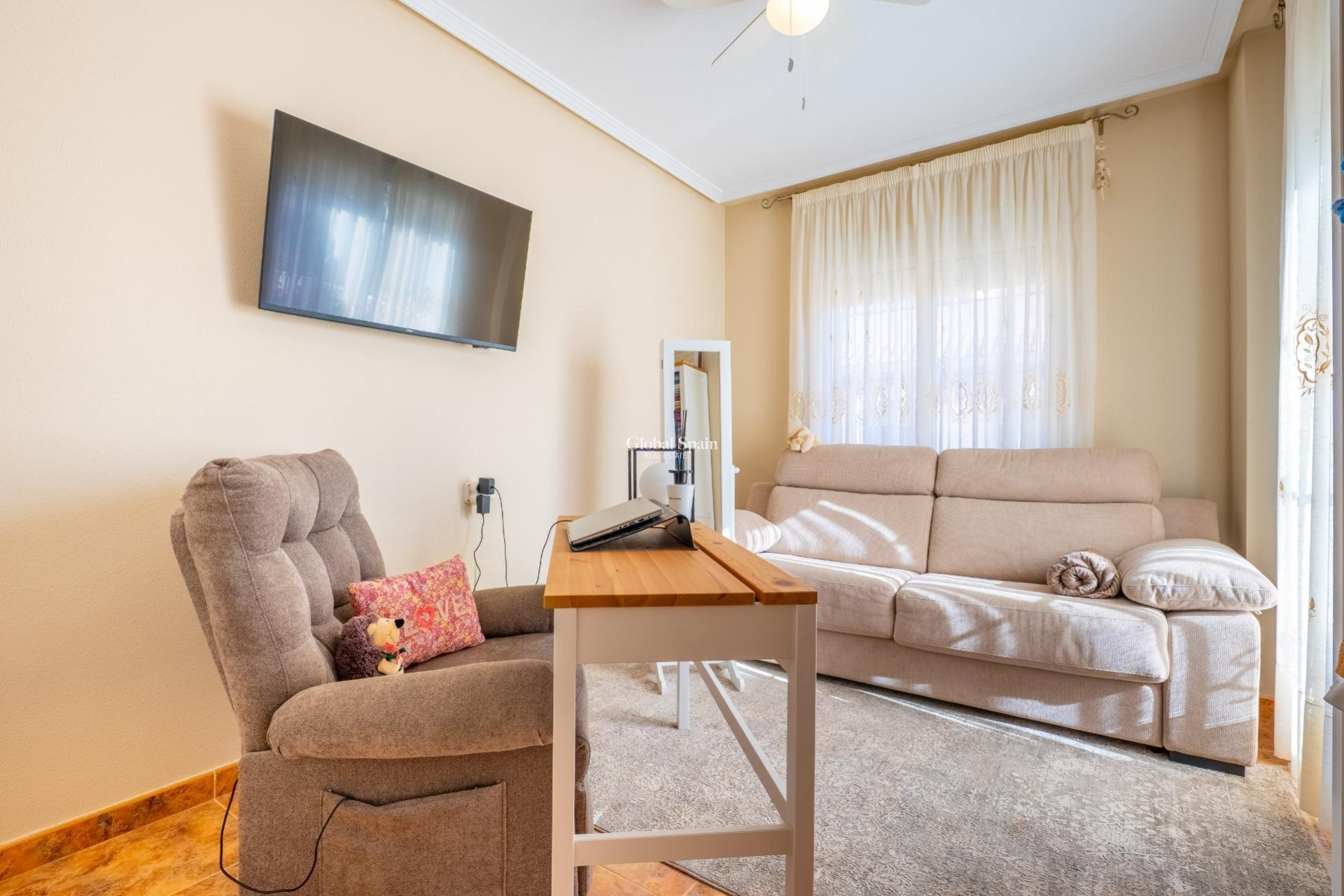 Resale - HOUSE -
ORIHUELA COSTA - La Regia