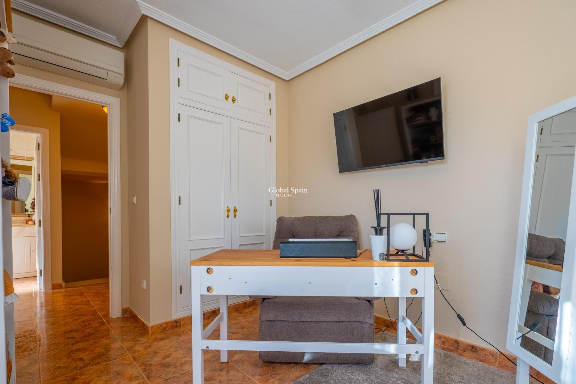 Resale - HOUSE -
ORIHUELA COSTA - La Regia