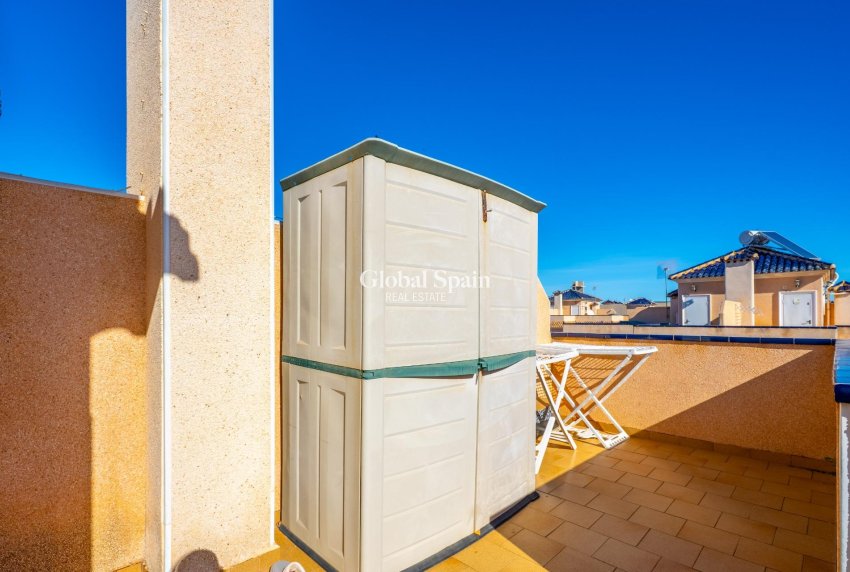 Resale - HOUSE -
ORIHUELA COSTA - La Regia