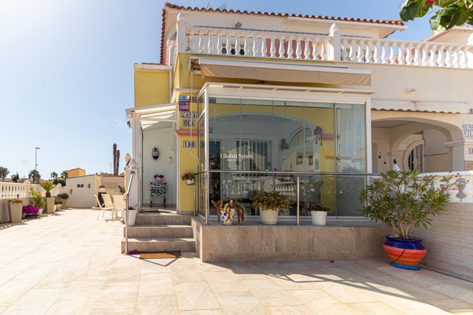Resale - HOUSE -
ORIHUELA COSTA - La Regia