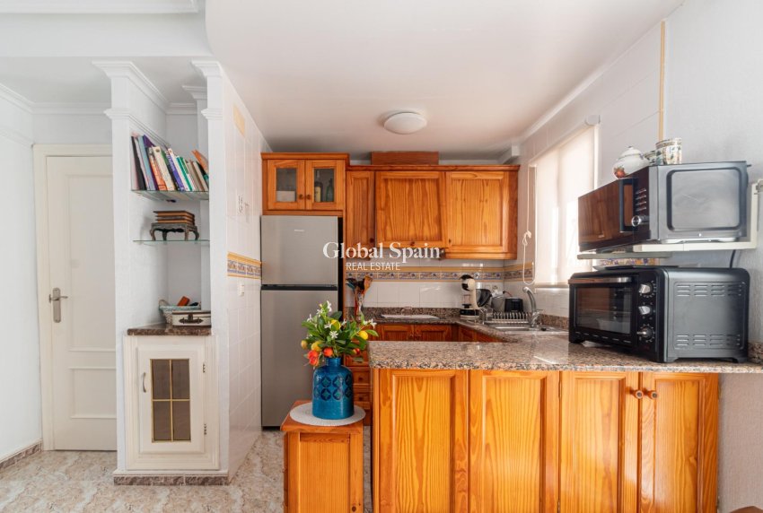 Resale - HOUSE -
ORIHUELA COSTA - La Regia