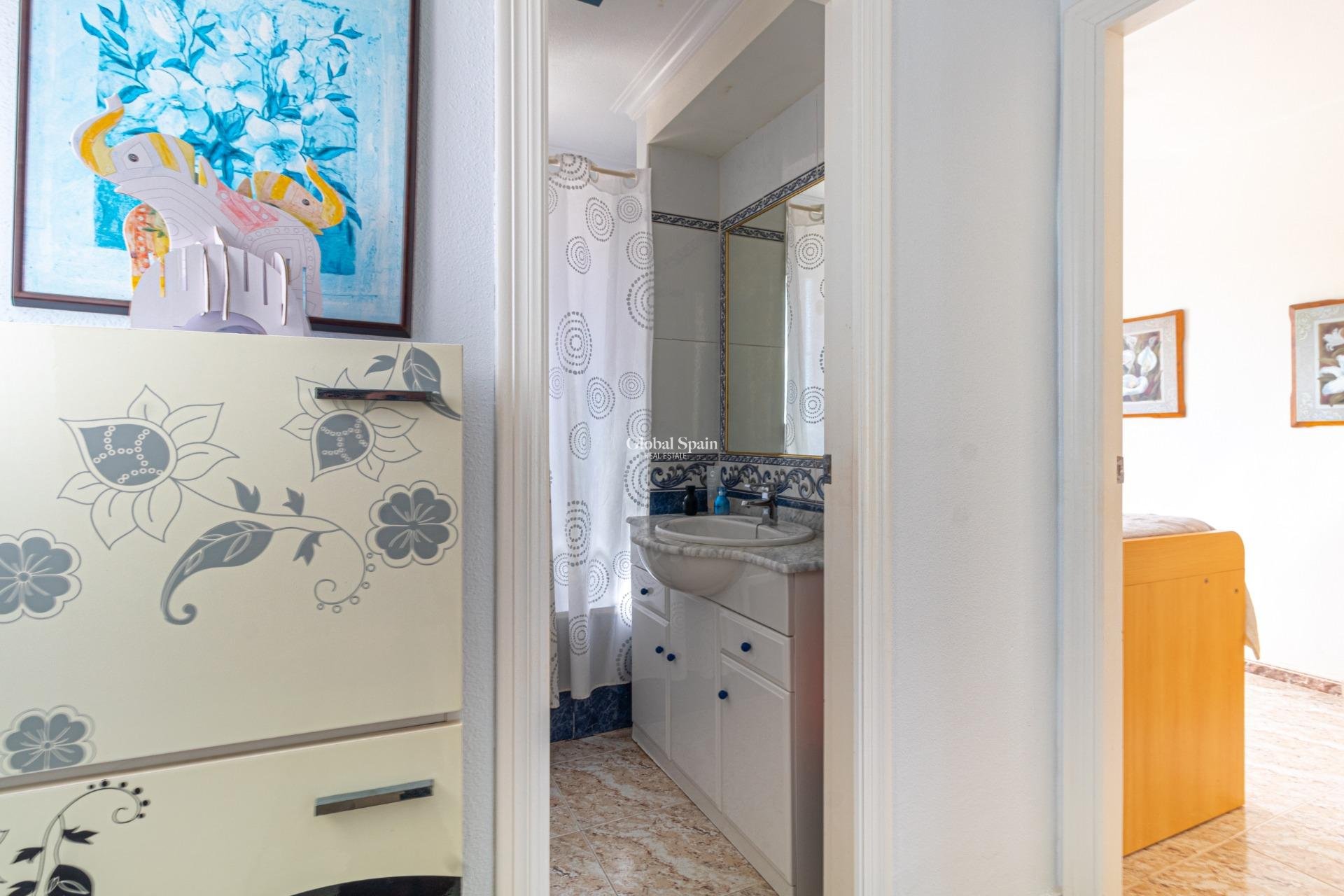 Resale - HOUSE -
ORIHUELA COSTA - La Regia
