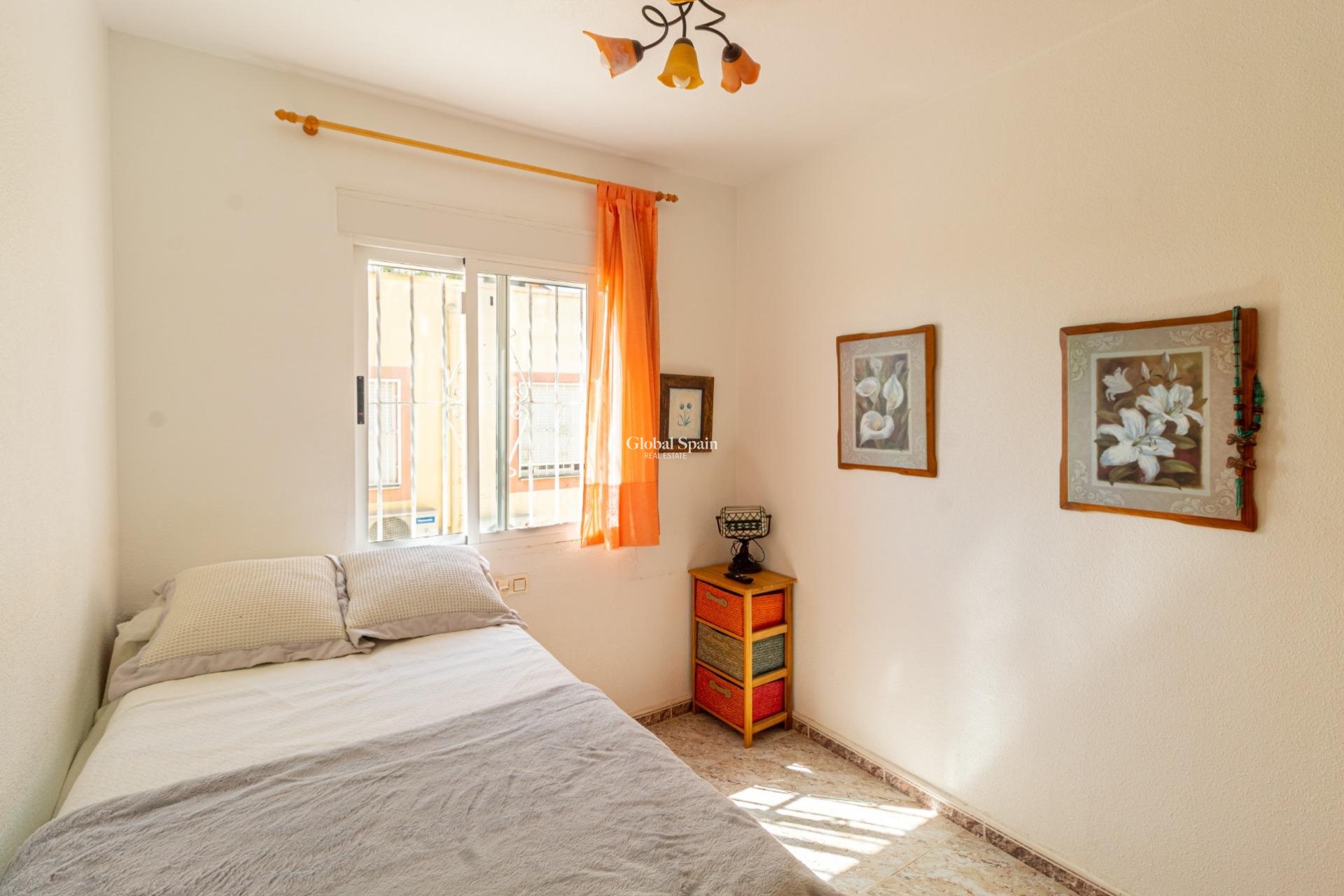 Resale - HOUSE -
ORIHUELA COSTA - La Regia