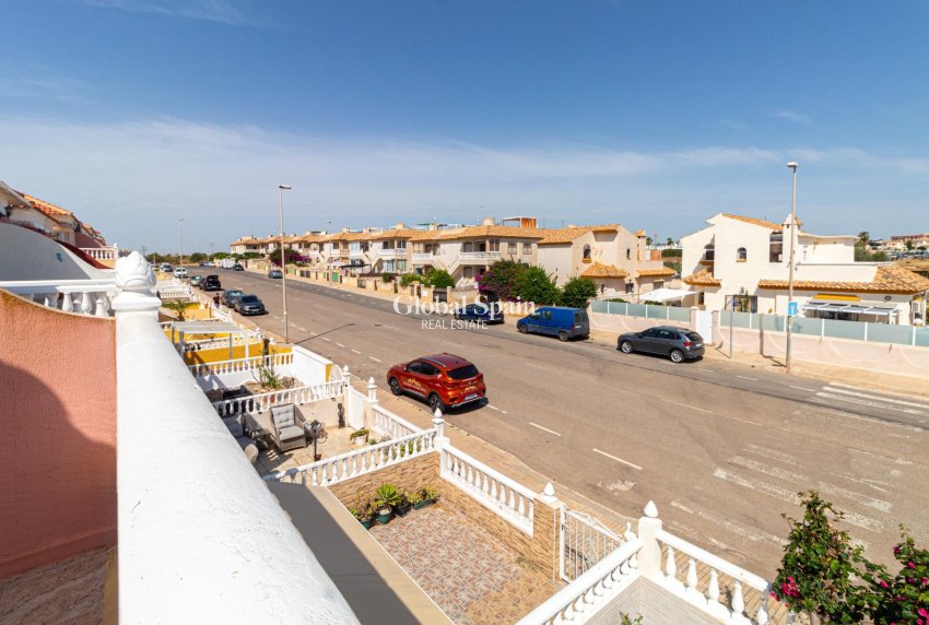 Resale - HOUSE -
ORIHUELA COSTA - La Regia