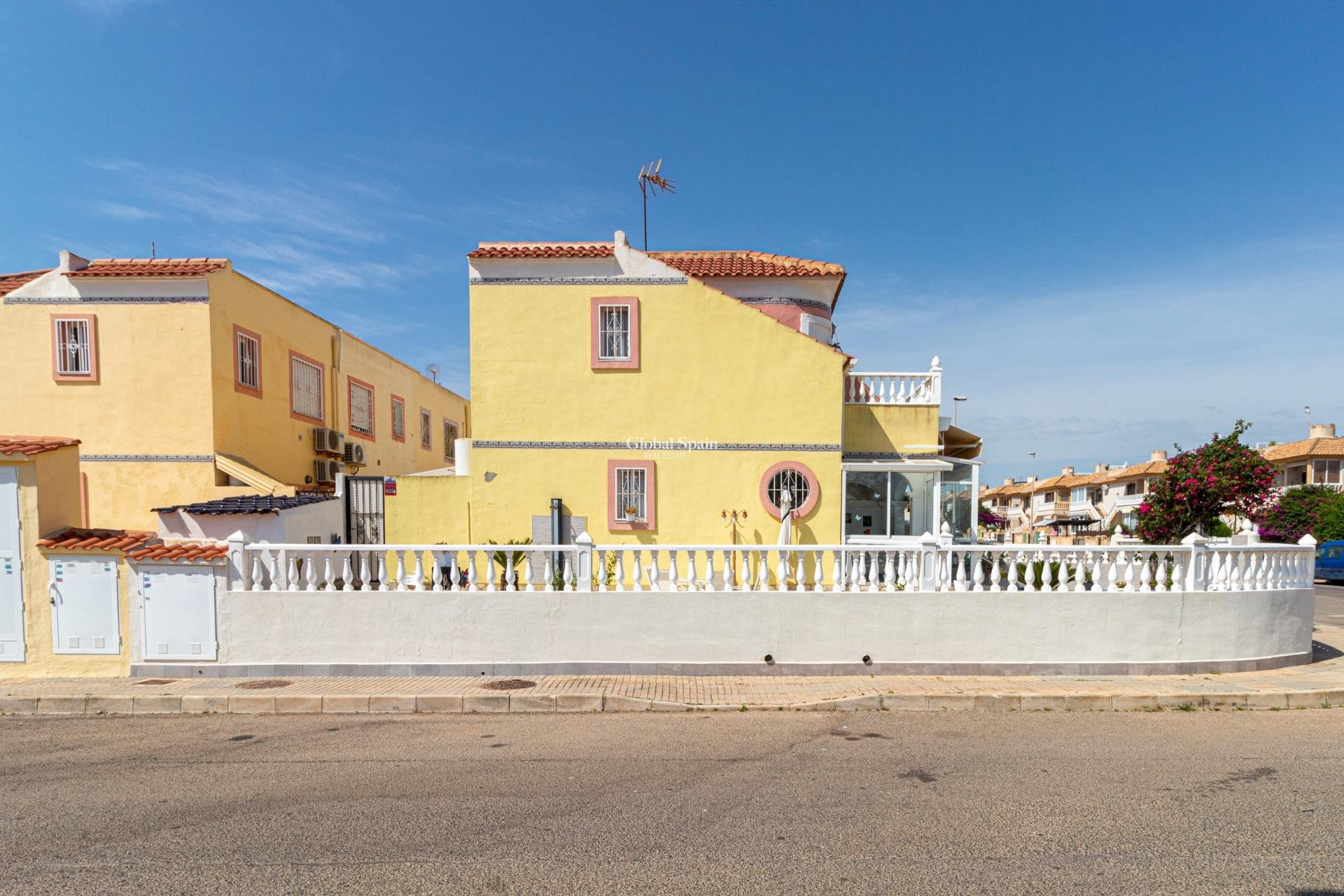 Resale - HOUSE -
ORIHUELA COSTA - La Regia