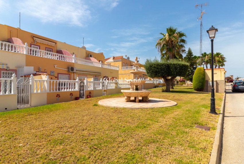 Resale - HOUSE -
ORIHUELA COSTA - La Regia