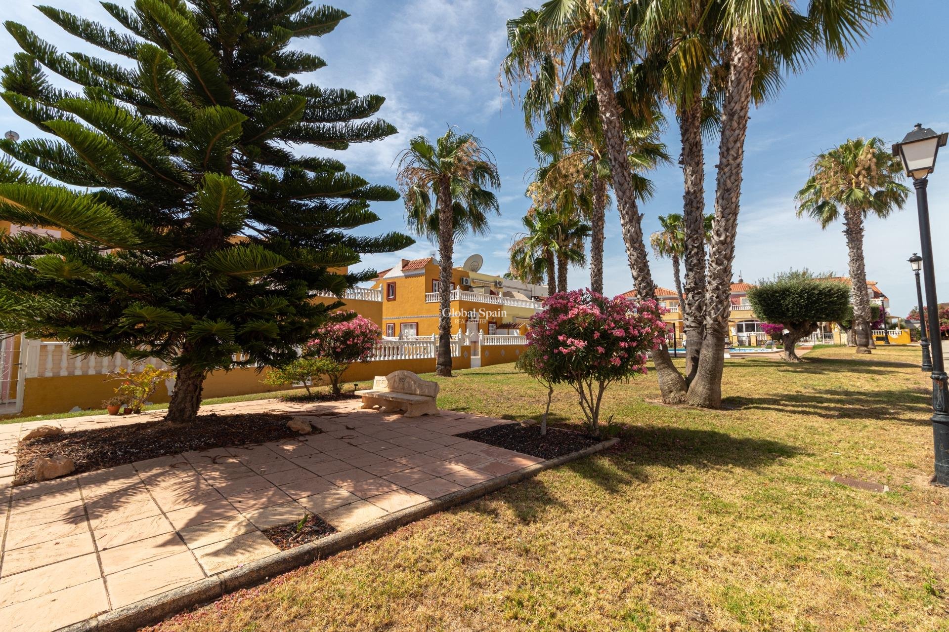 Resale - HOUSE -
ORIHUELA COSTA - La Regia