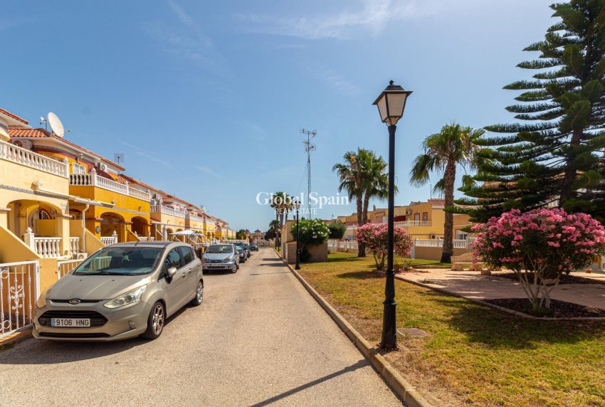 Resale - HOUSE -
ORIHUELA COSTA - La Regia