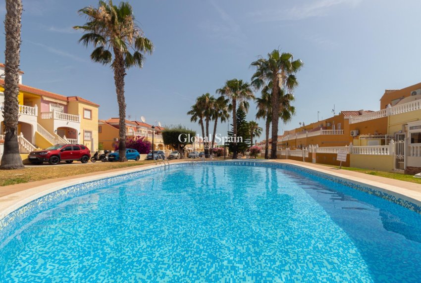Resale - HOUSE -
ORIHUELA COSTA - La Regia