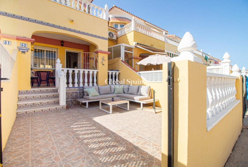 Resale - HOUSE -
ORIHUELA COSTA - La Regia