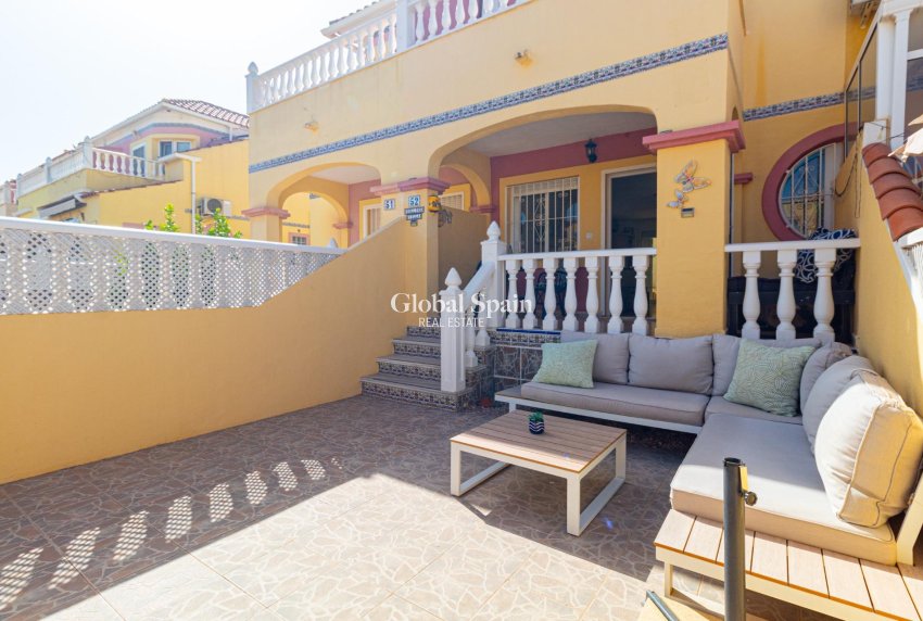 Resale - HOUSE -
ORIHUELA COSTA - La Regia