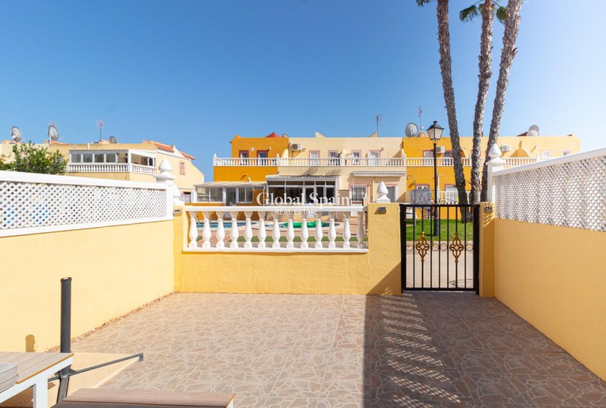 Resale - HOUSE -
ORIHUELA COSTA - La Regia