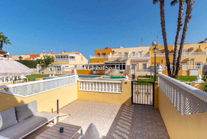 Resale - HOUSE -
ORIHUELA COSTA - La Regia