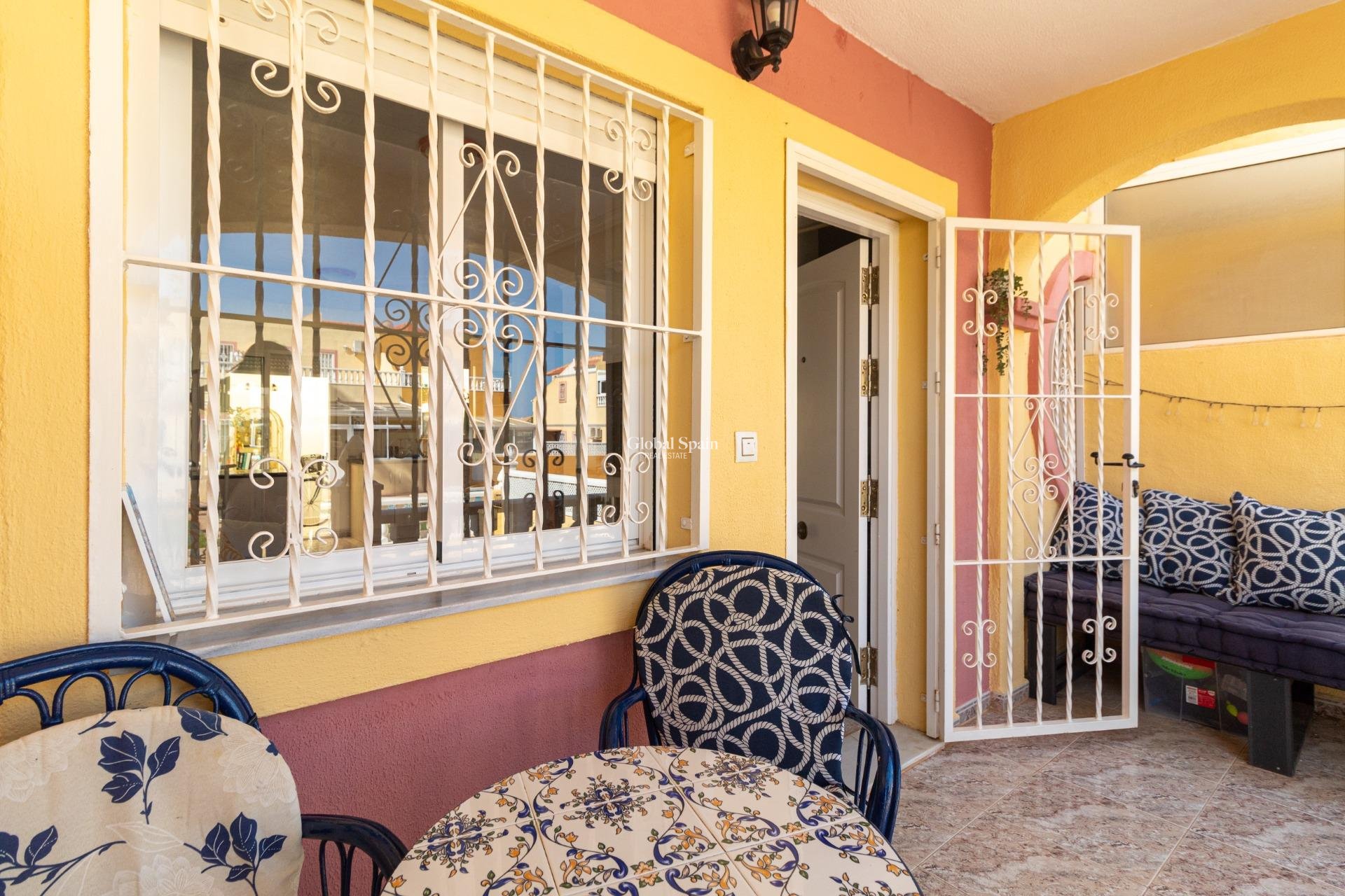 Resale - HOUSE -
ORIHUELA COSTA - La Regia