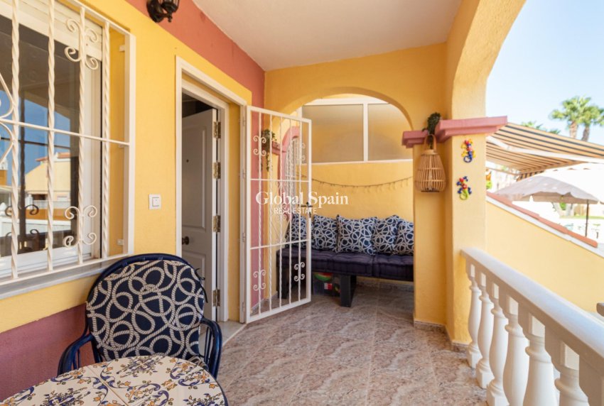 Resale - HOUSE -
ORIHUELA COSTA - La Regia