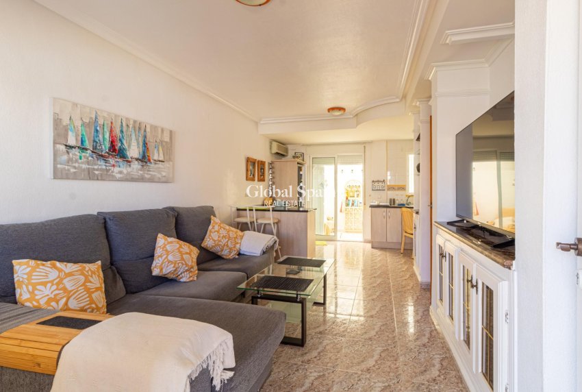 Resale - HOUSE -
ORIHUELA COSTA - La Regia