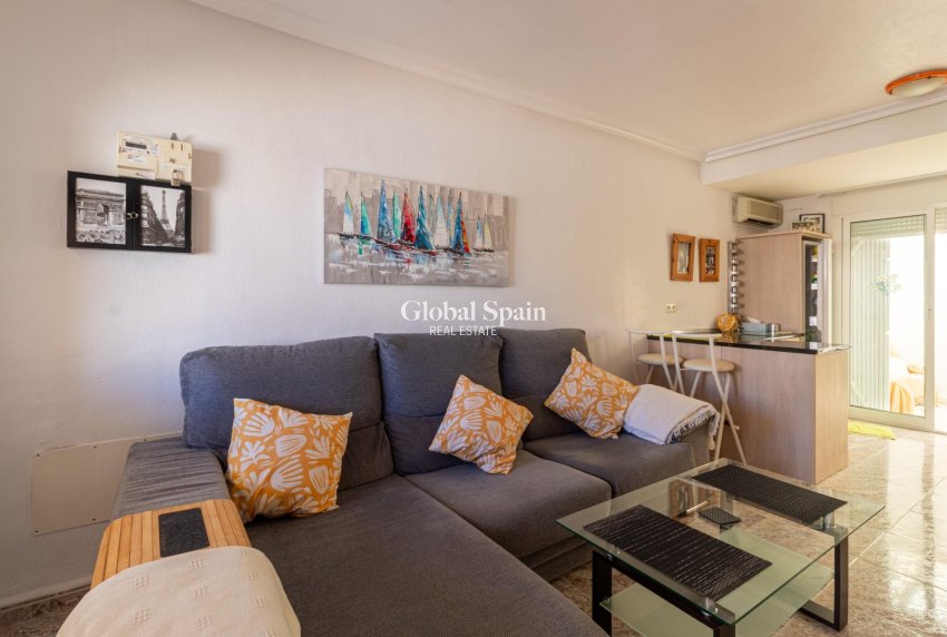Resale - HOUSE -
ORIHUELA COSTA - La Regia