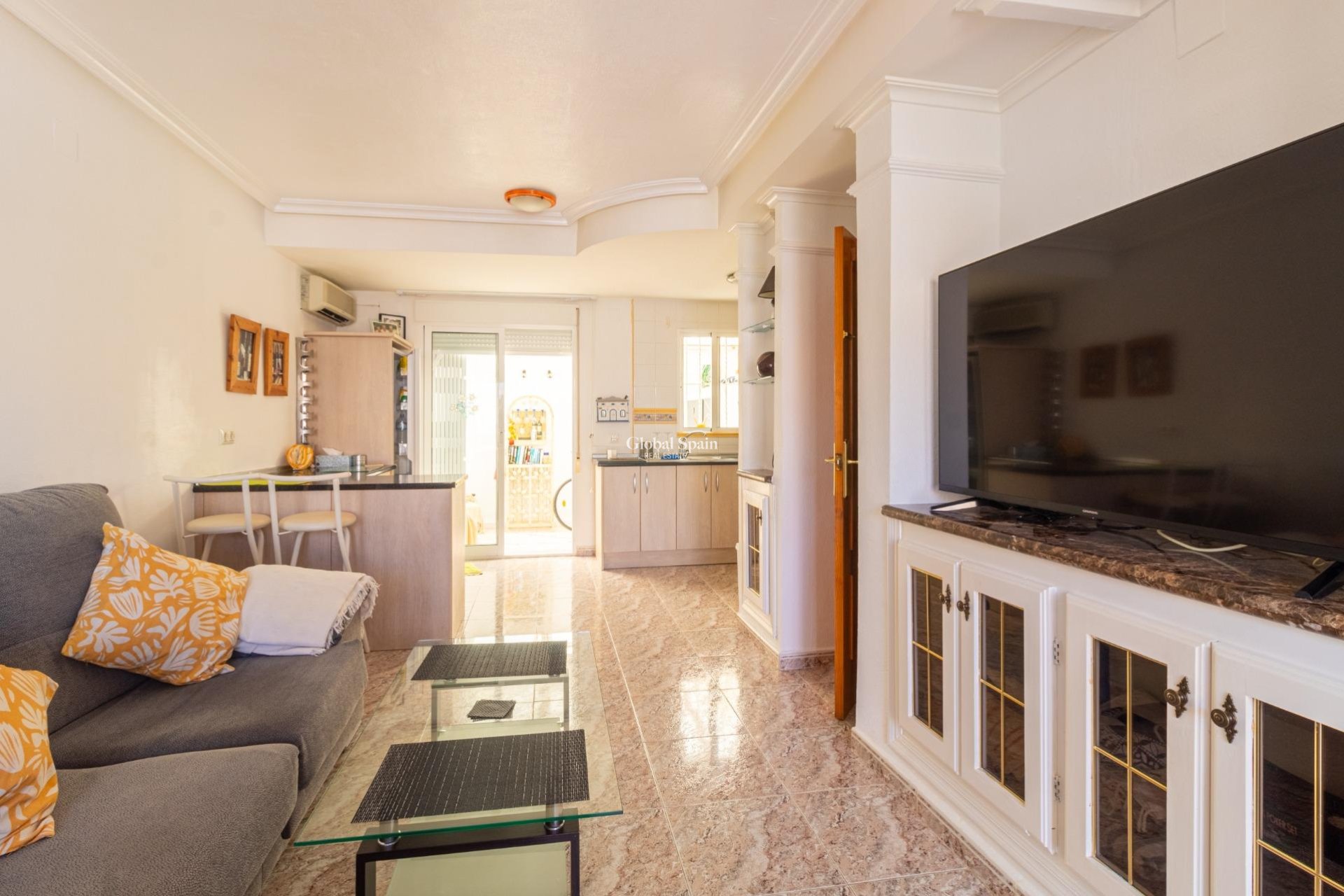 Resale - HOUSE -
ORIHUELA COSTA - La Regia