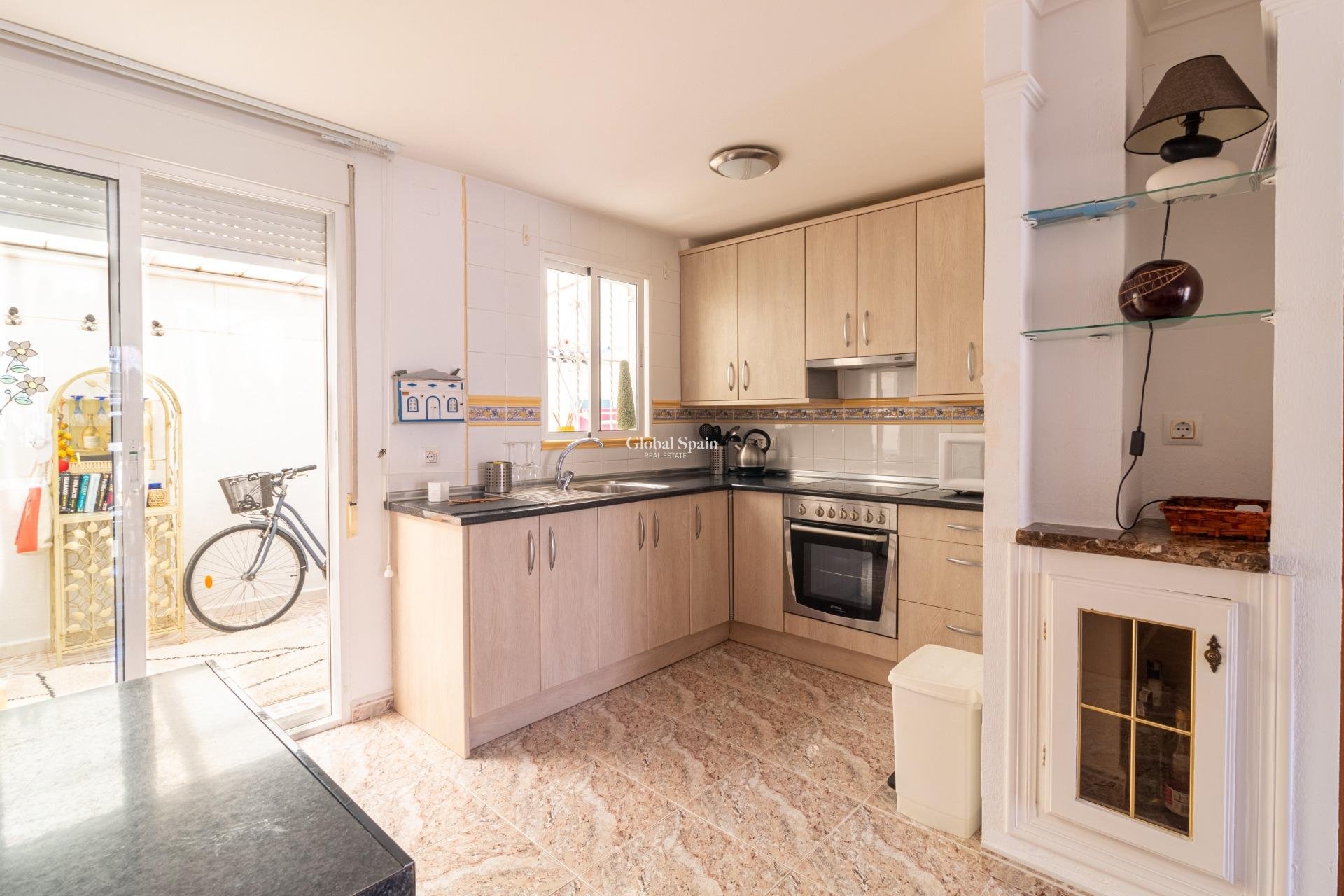 Resale - HOUSE -
ORIHUELA COSTA - La Regia