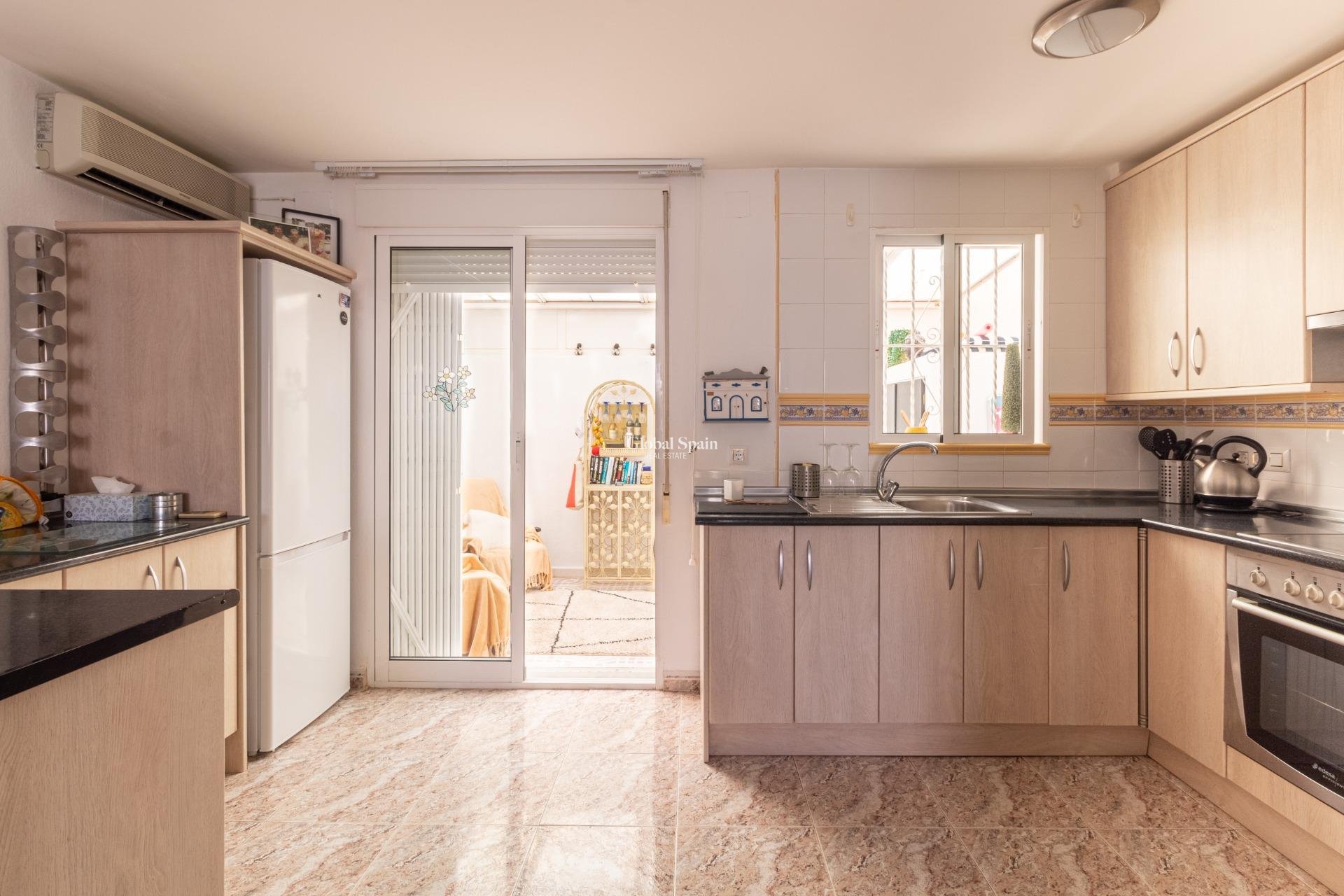 Resale - HOUSE -
ORIHUELA COSTA - La Regia