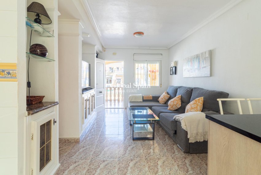 Resale - HOUSE -
ORIHUELA COSTA - La Regia