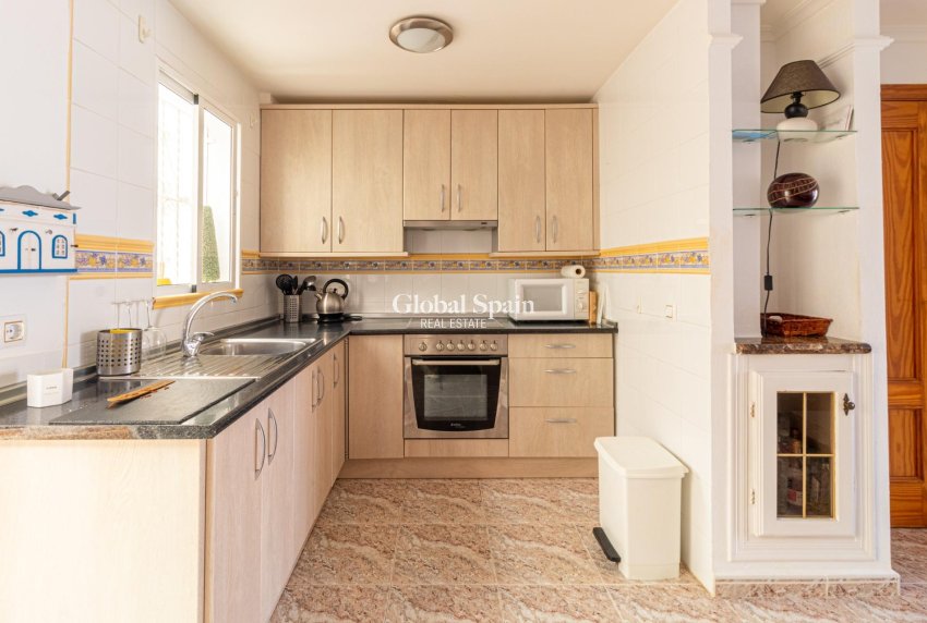 Resale - HOUSE -
ORIHUELA COSTA - La Regia