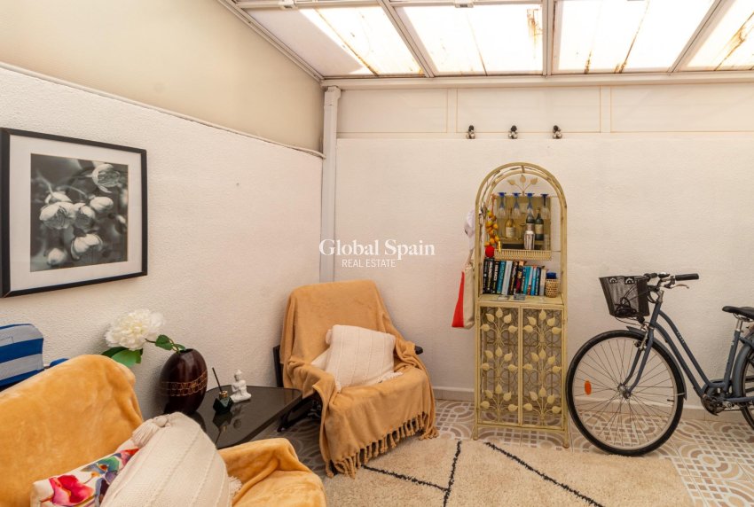 Resale - HOUSE -
ORIHUELA COSTA - La Regia
