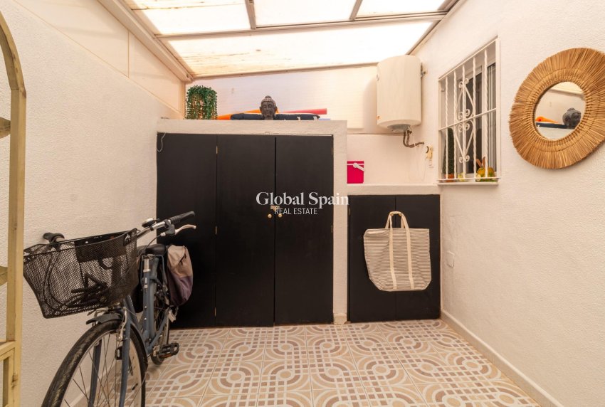 Resale - HOUSE -
ORIHUELA COSTA - La Regia