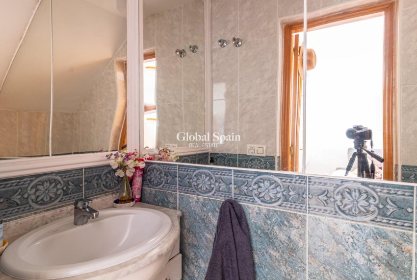 Resale - HOUSE -
ORIHUELA COSTA - La Regia