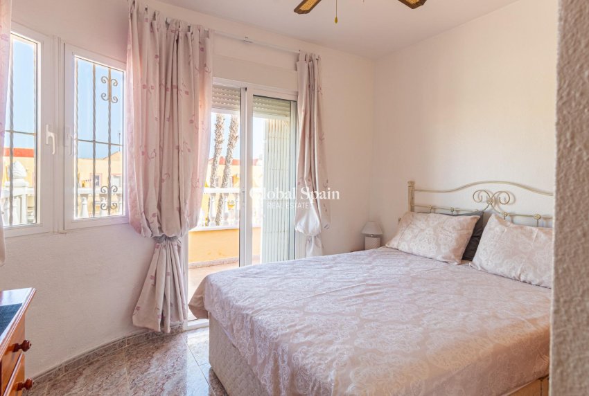 Resale - HOUSE -
ORIHUELA COSTA - La Regia