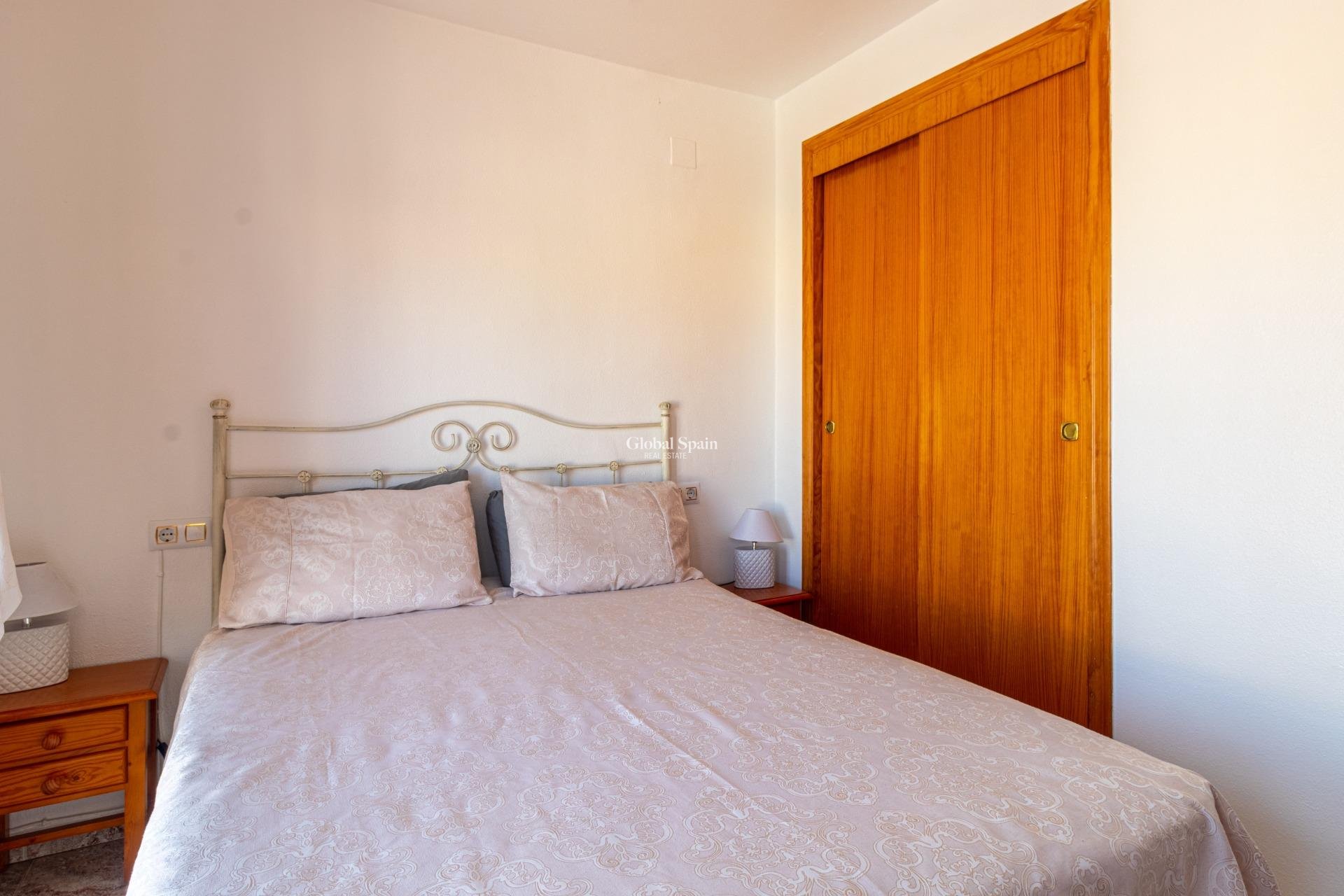 Resale - HOUSE -
ORIHUELA COSTA - La Regia