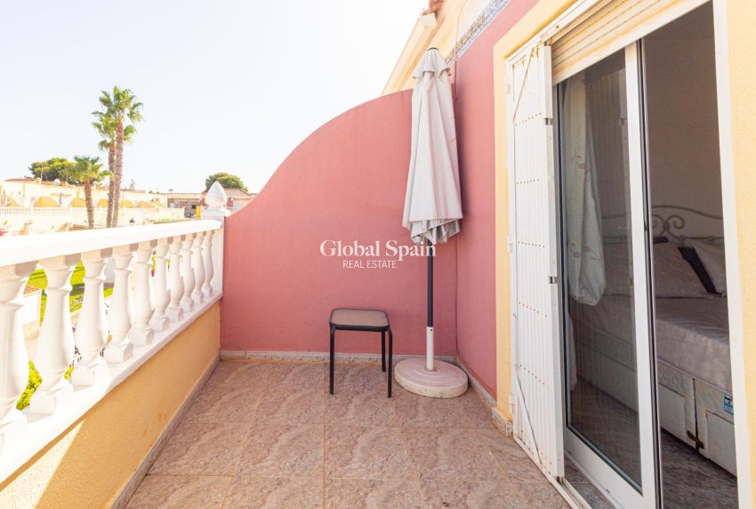 Resale - HOUSE -
ORIHUELA COSTA - La Regia