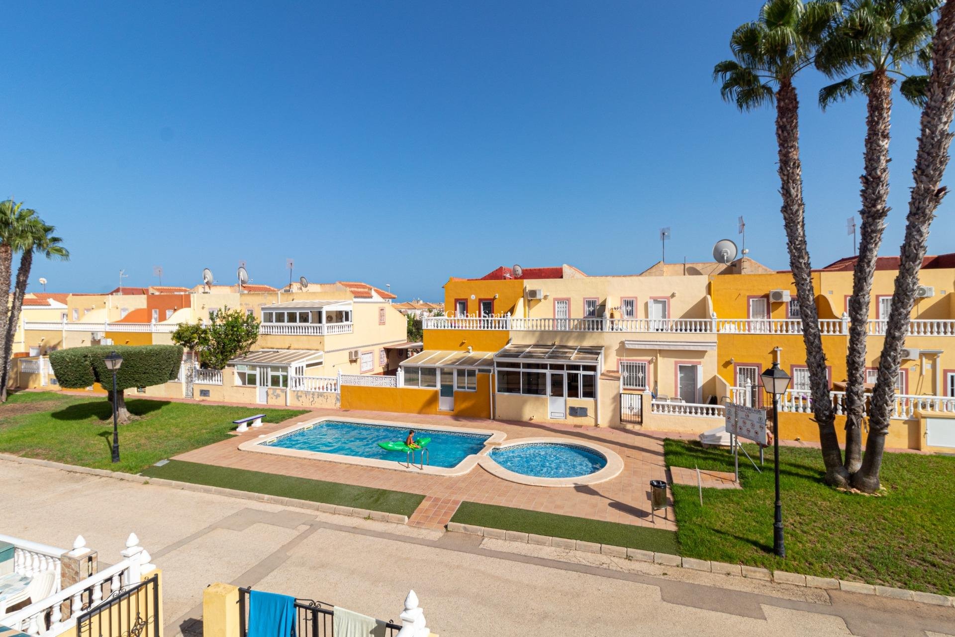 Resale - HOUSE -
ORIHUELA COSTA - La Regia