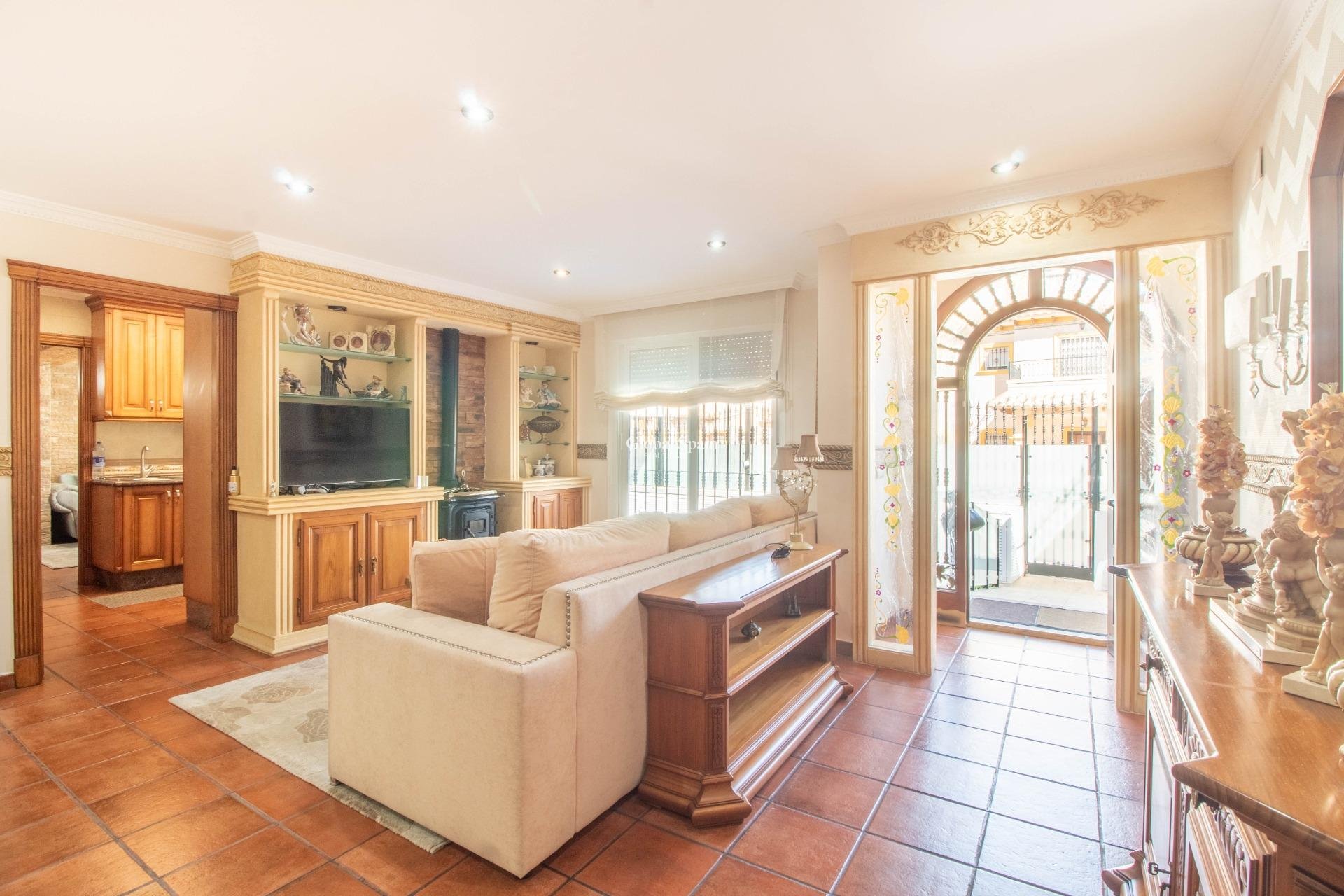 Resale - House -
ORIHUELA COSTA - La Zenia