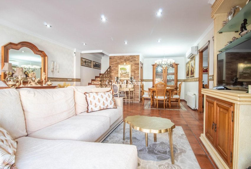 Resale - House -
ORIHUELA COSTA - La Zenia