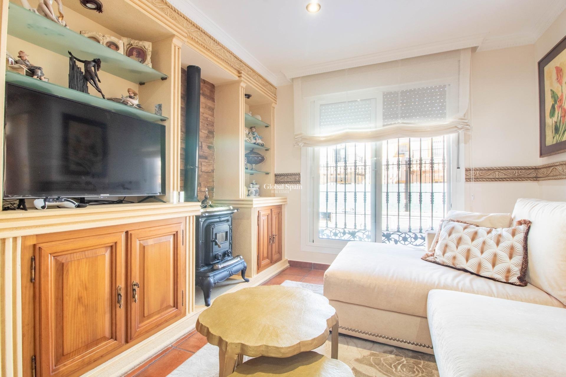 Resale - House -
ORIHUELA COSTA - La Zenia