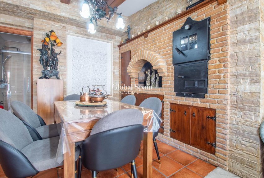 Resale - House -
ORIHUELA COSTA - La Zenia