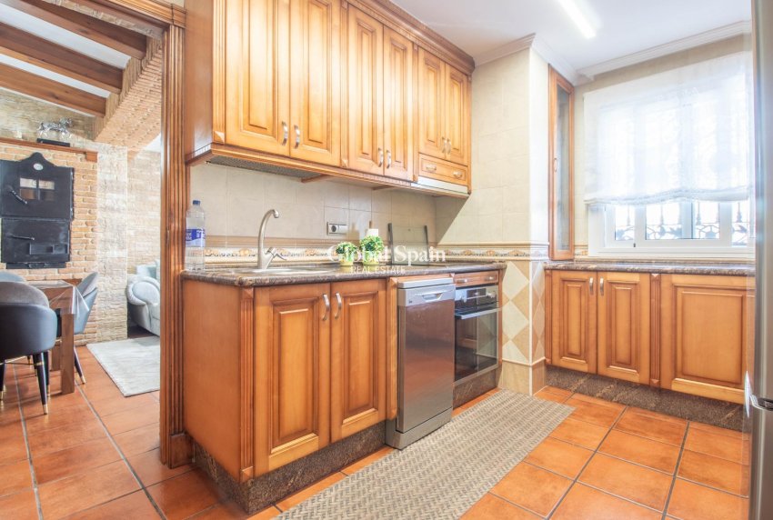 Resale - House -
ORIHUELA COSTA - La Zenia