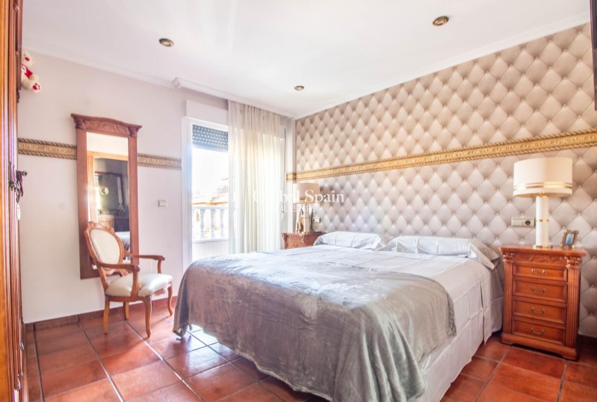 Resale - House -
ORIHUELA COSTA - La Zenia