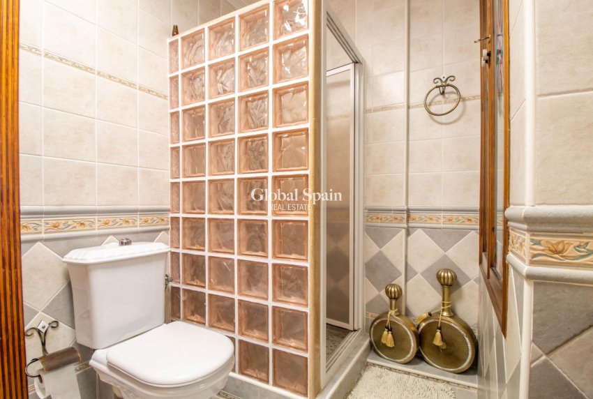 Resale - House -
ORIHUELA COSTA - La Zenia