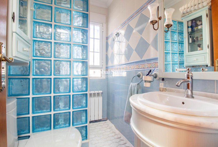 Resale - House -
ORIHUELA COSTA - La Zenia