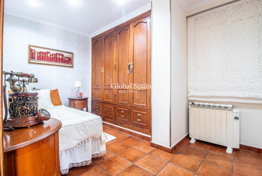 Resale - House -
ORIHUELA COSTA - La Zenia