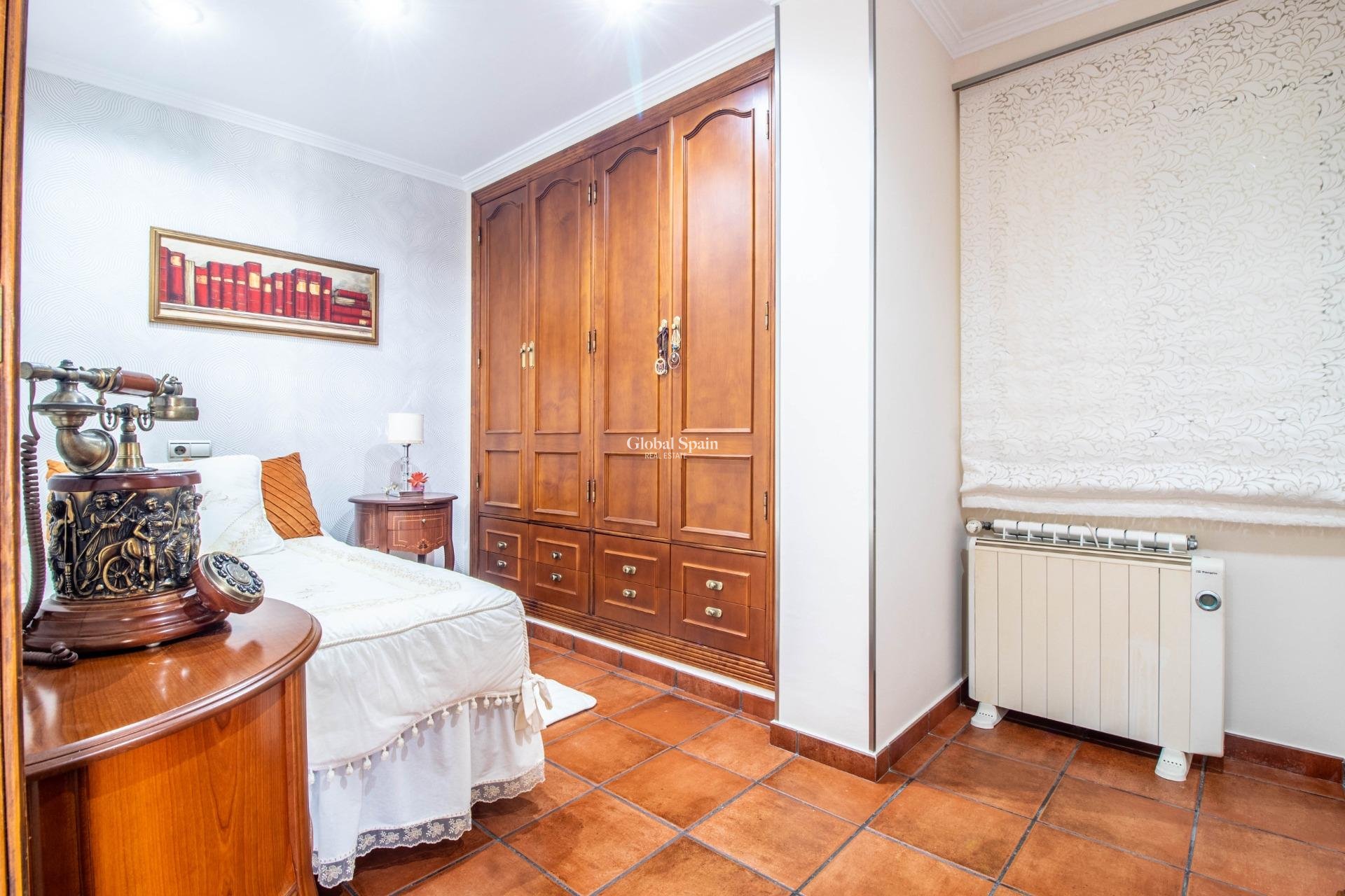 Resale - House -
ORIHUELA COSTA - La Zenia