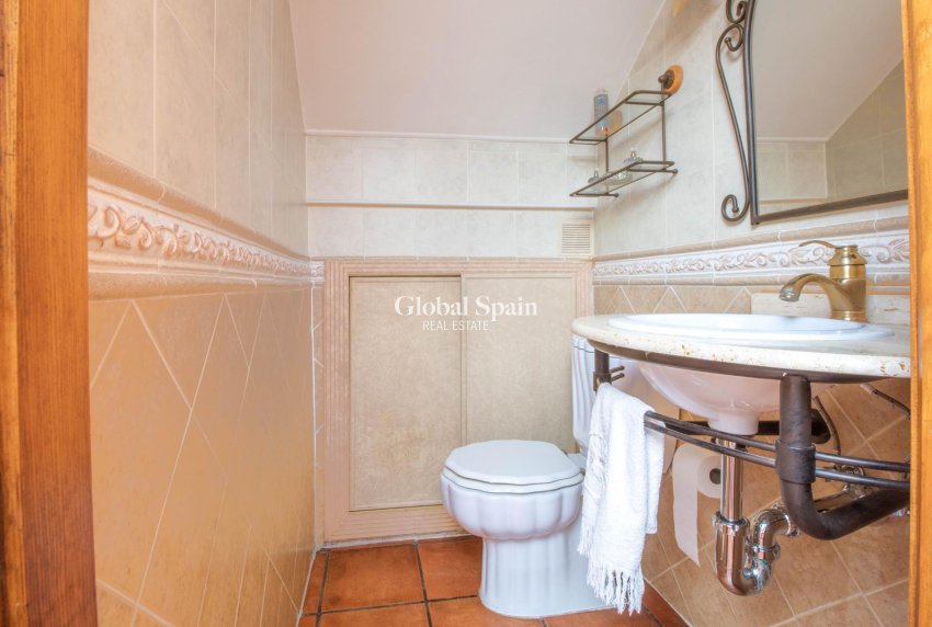 Resale - House -
ORIHUELA COSTA - La Zenia