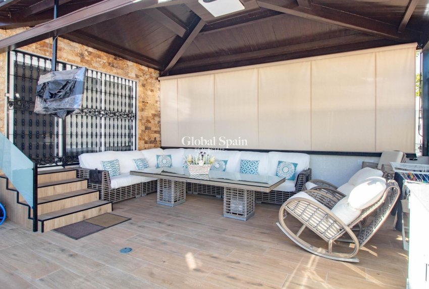 Resale - House -
ORIHUELA COSTA - La Zenia