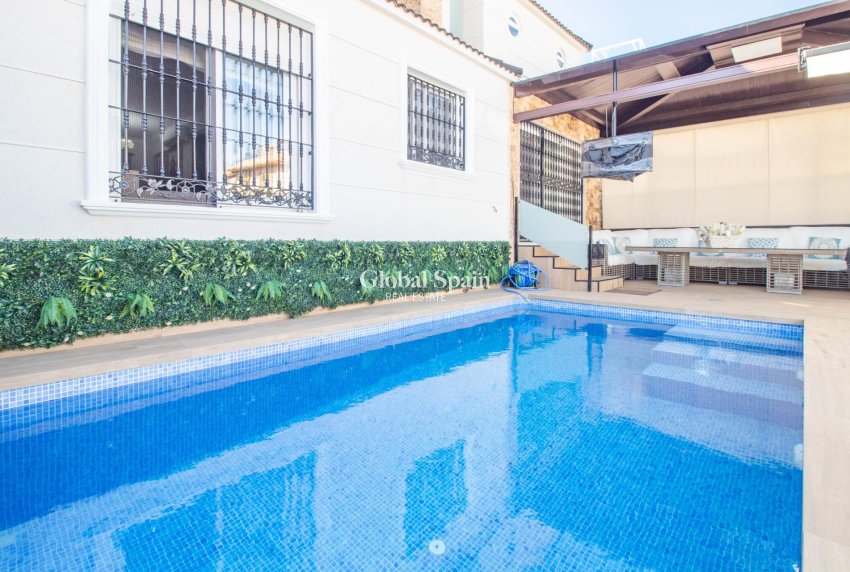 Resale - House -
ORIHUELA COSTA - La Zenia