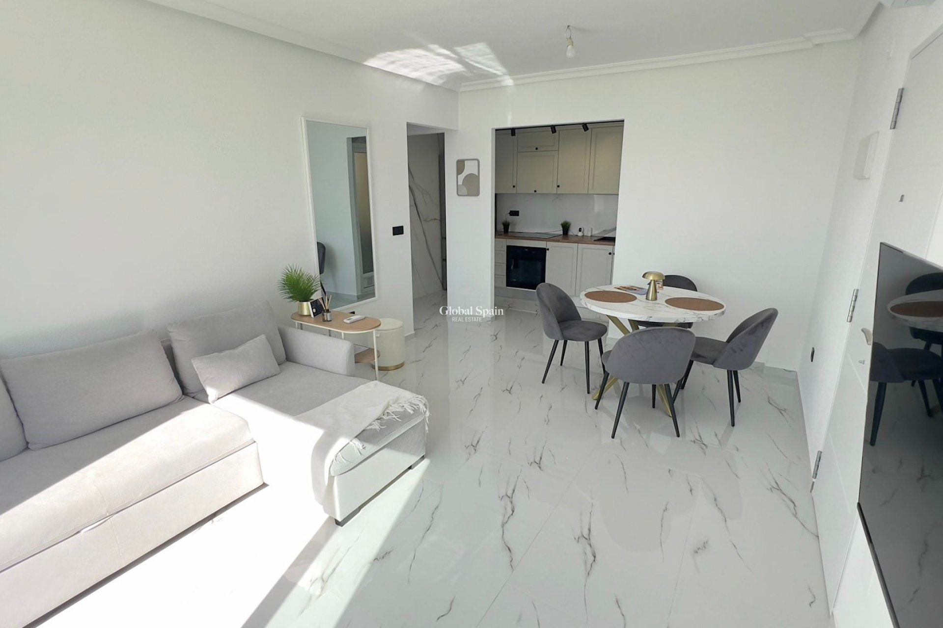 Resale - HOUSE -
ORIHUELA COSTA - La Zenia