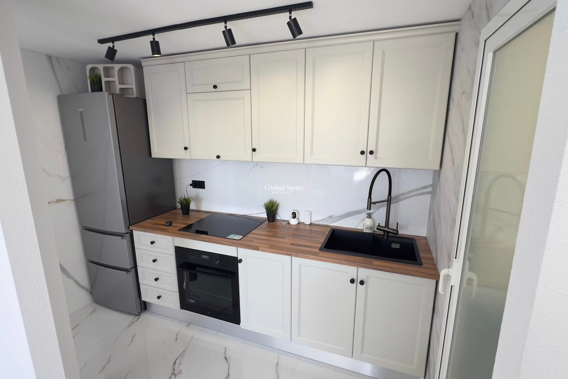 Resale - HOUSE -
ORIHUELA COSTA - La Zenia